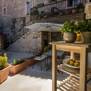 Guest house Kokolo Town House, Split